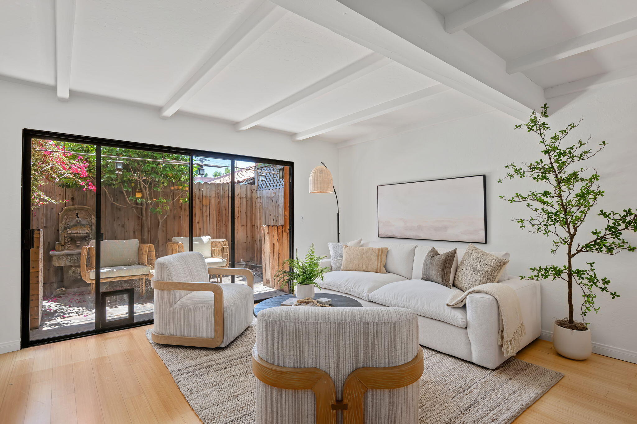 2012 Castillo Street, Unit B Santa Barbara, CA 93105 - Photo 8 of 21 08-Living Room