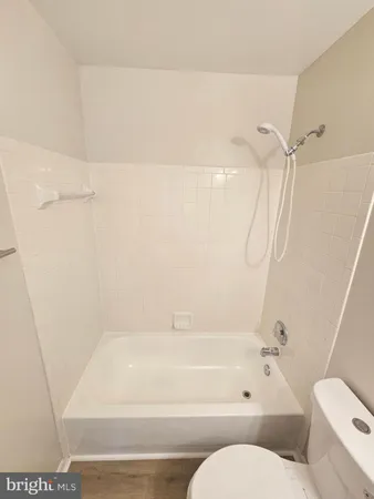 $2,500 | 18073 Royal Bonnet Circle, Gaithersburg, MD 20886