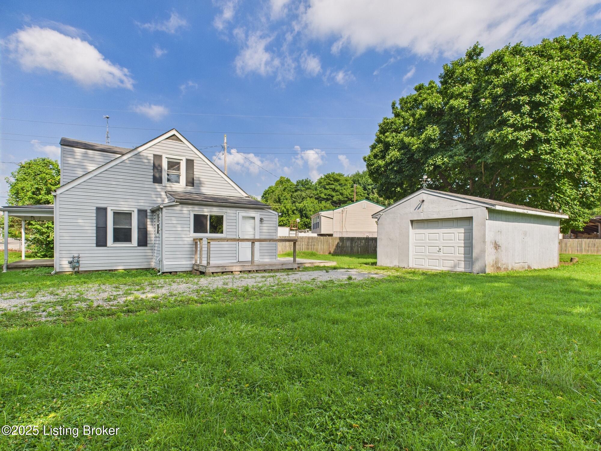 5003 Kendall Road Louisville, KY 40272 - Photo 17 of 27 Side