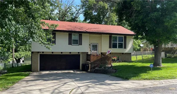 $227,000 | 411 Lisa Lane, Maryville, MO 64468