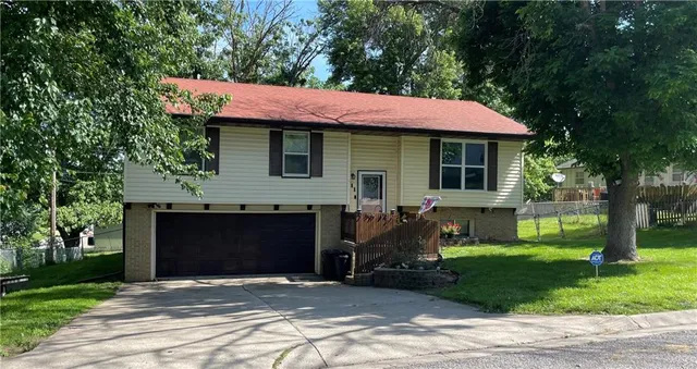 $227,000 | 411 Lisa Lane, Maryville, MO 64468