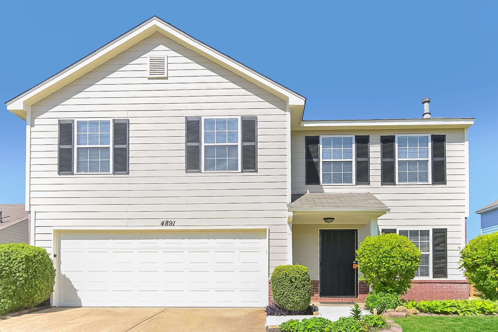 a view of house with yard