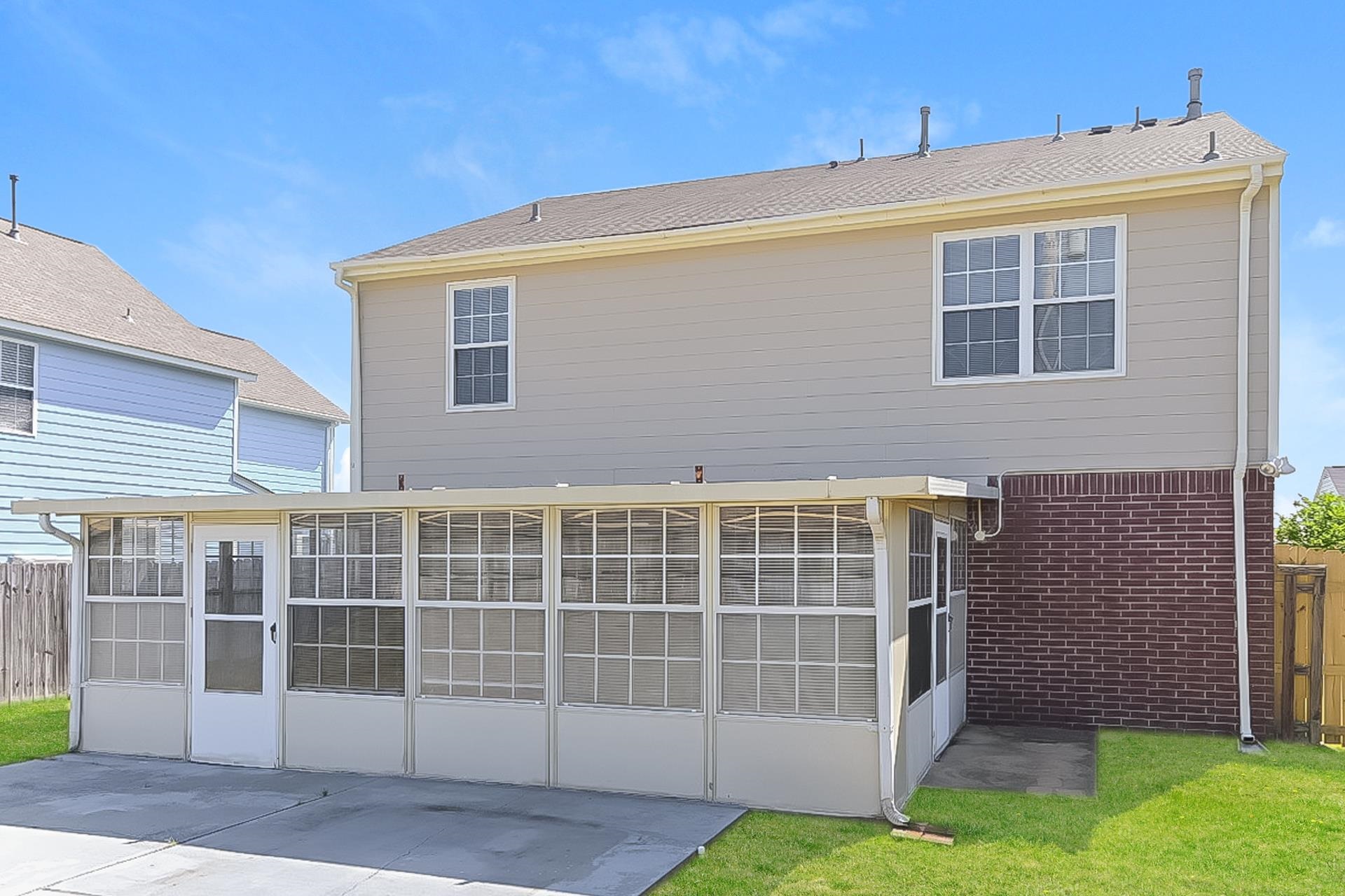 4891 Top Notch Loop Memphis, TN 38125 - Photo 15 of 17 a front view of a house with a yard