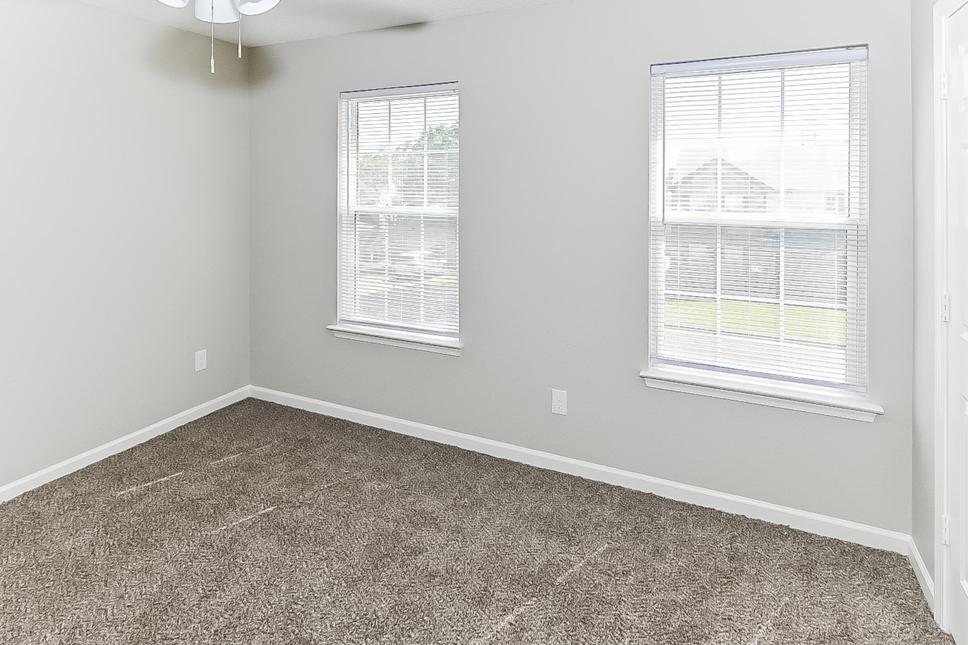4891 Top Notch Loop Memphis, TN 38125 - Photo 9 of 17 an empty room with a window
