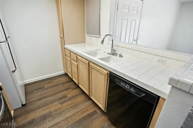 $1,320 | 1909 High Valley Court, Unit 206, Las Vegas, NV 89128