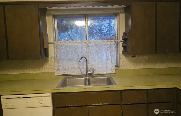 a close view of sink and tap