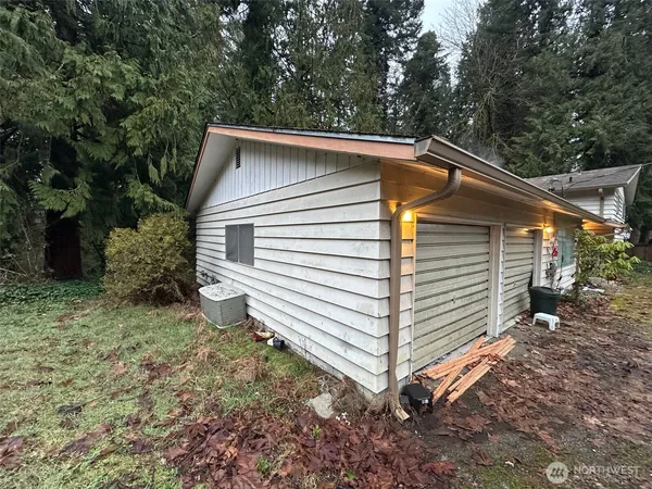 a view of a small house with yard and backyard