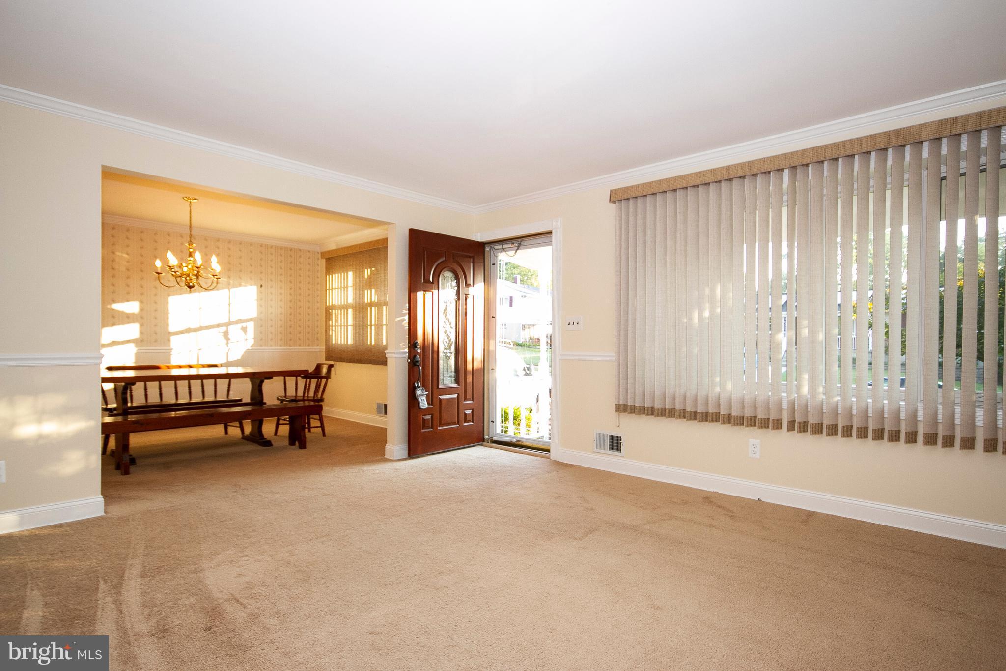 8632 Delegge Road Baltimore, MD 21237 - Photo 3 of 28 Living Room