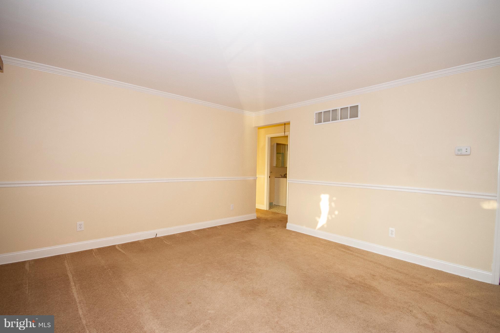 8632 Delegge Road Baltimore, MD 21237 - Photo 4 of 28 Living Room
