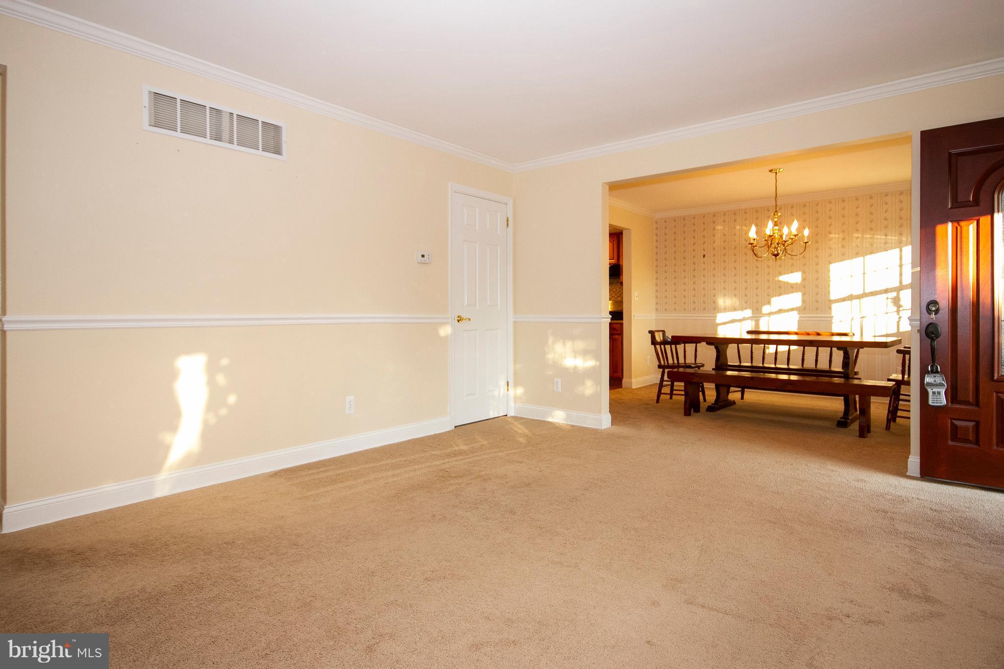 8632 Delegge Road Baltimore, MD 21237 - Photo 5 of 28 Living Room