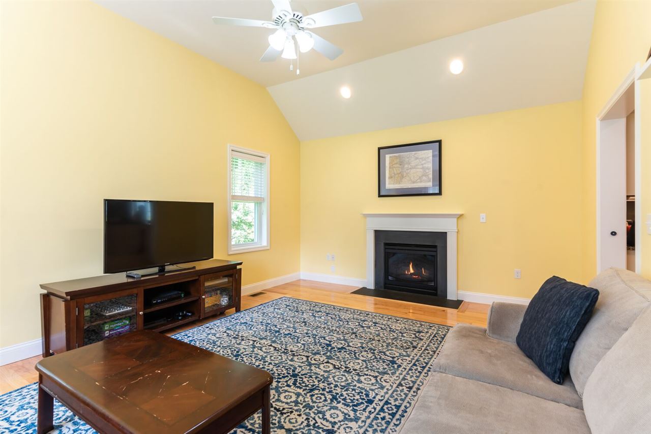 17 Groton Road Nashua, NH 03062 - Photo 12 of 40 Gallery Image 12