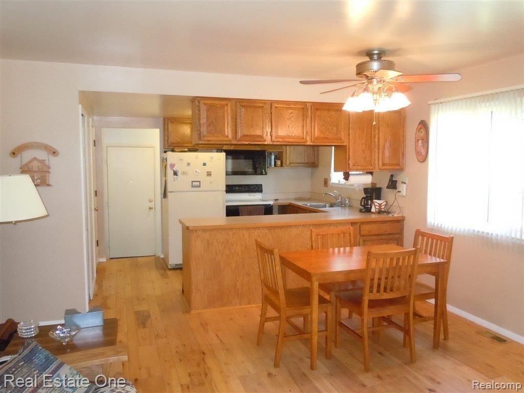 6593 North Tipsico Lake Road Holly, MI 48442 - Photo 4 of 18 Kitchen