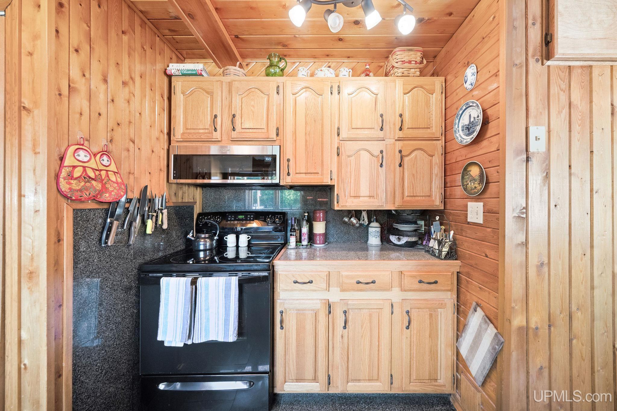 827 Michigan Street Ishpeming, MI 49849 - Photo 8 of 47 Gallery Image 8