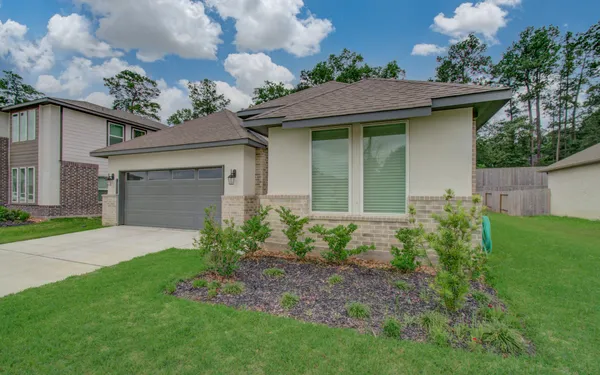$384,999 | 10011 Angelina Woods Lane, Conroe, TX 77384