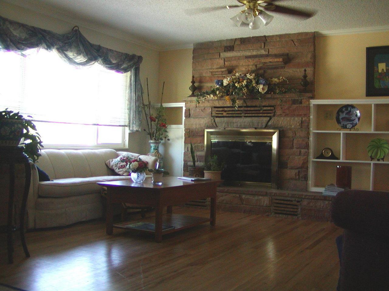 4682 Memory Redding, CA 96001 - Photo 3 of 11 Living Area & fireplace