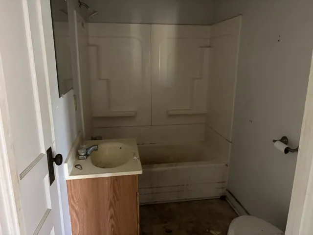 a bathroom with a bathtub and toilet