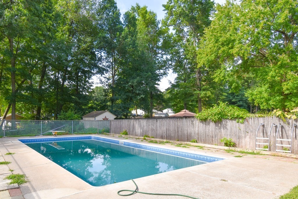 65 Palo Alto Road Springfield, MA 01128 - Photo 4 of 32