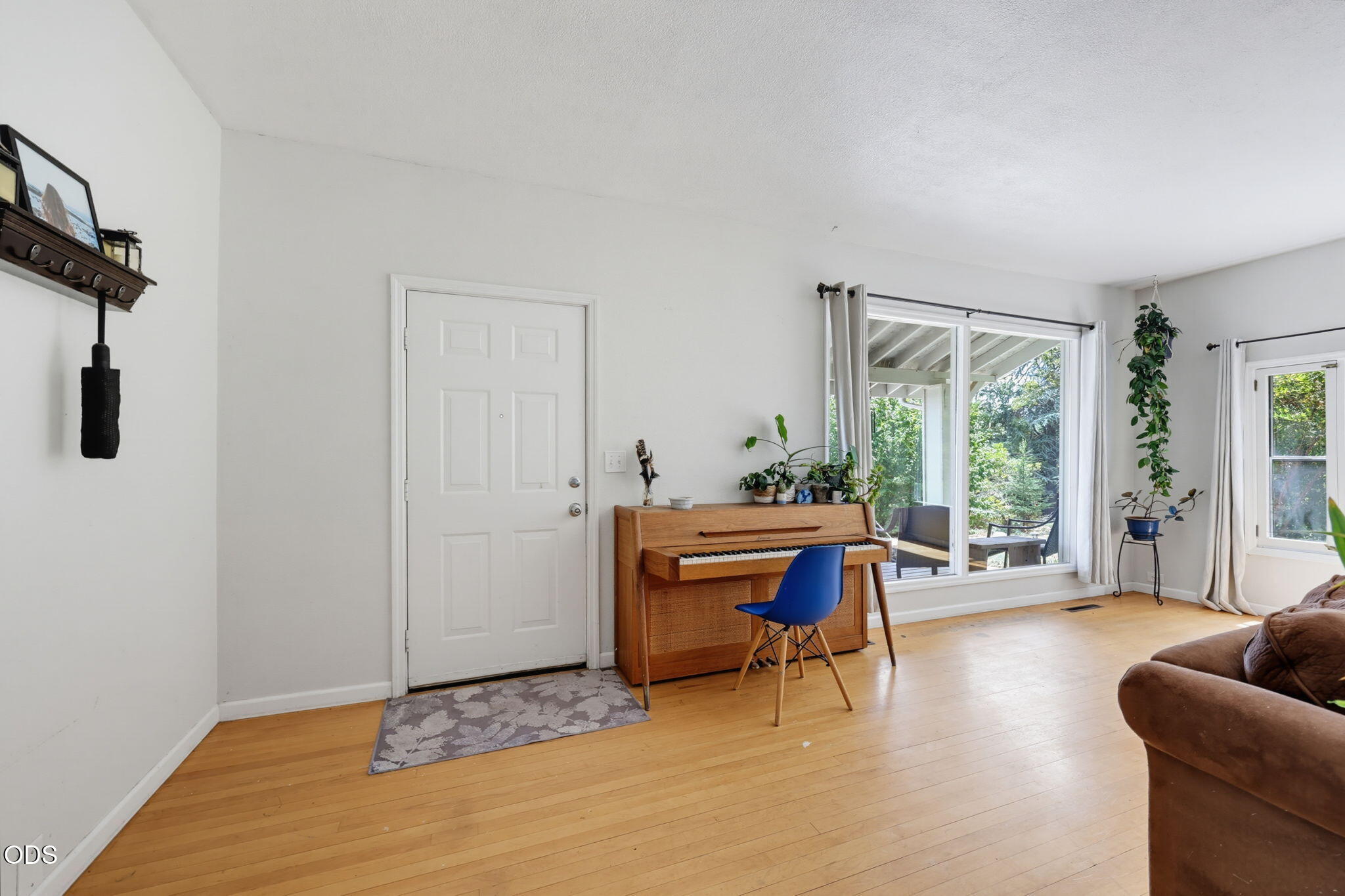 2657 Old Stage Road Central Point, OR 97502 - Photo 11 of 53 Gallery Image 11