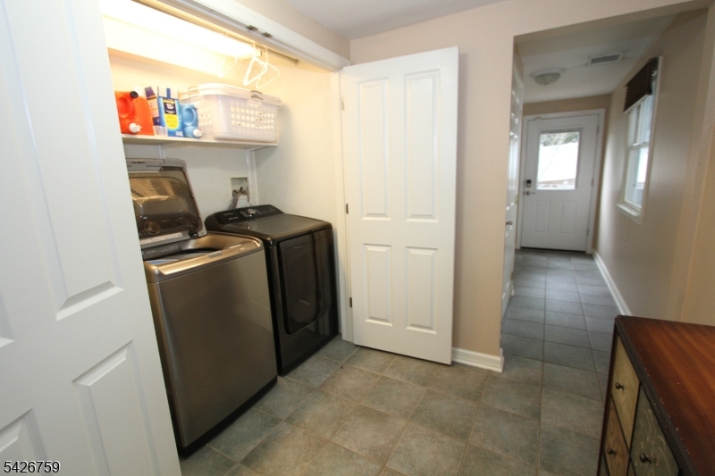 7 Stuart Street Waldwick, NJ 07463 - Photo 23 of 49