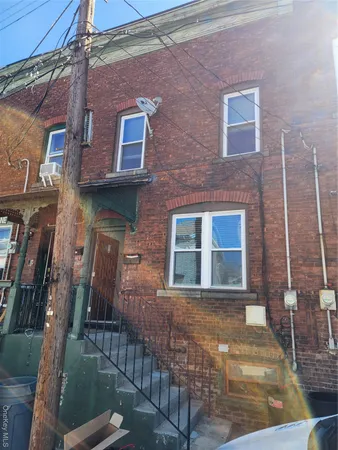 $2,950 | 11 Coonley Court | Mariners Harbor