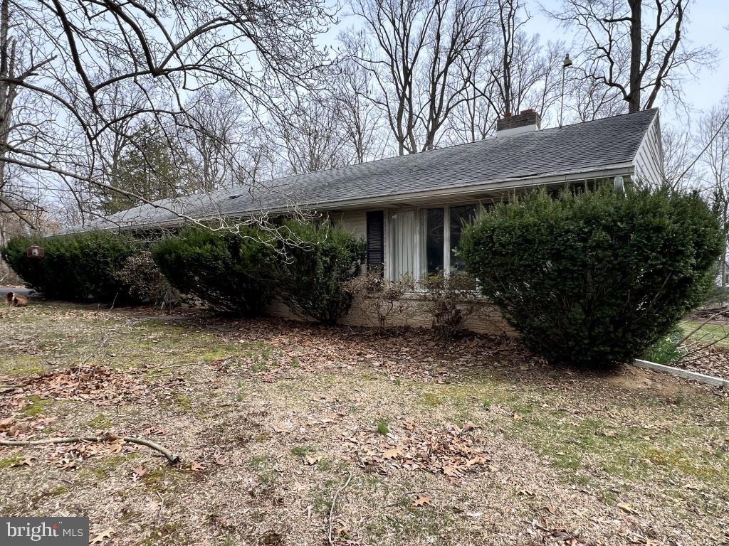 977 Locust Grove Road Middletown, PA 17057 - Photo 3 of 30 a backyard of a house with lots of green space