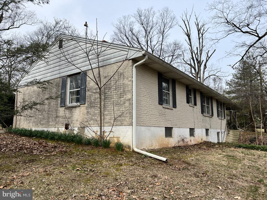 977 Locust Grove Road Middletown, PA 17057 - Photo 5 of 30 a front view of a house with a yard