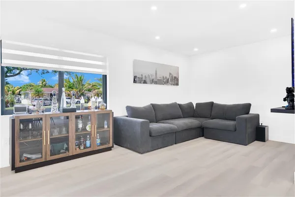 $649,999 | 10220 Southwest 168th Street, Miami, FL 33157