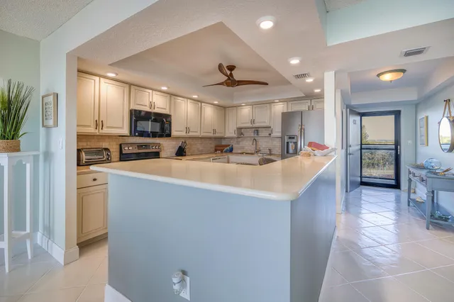 $3,750 | 10410 South Ocean Drive, Unit 406, Jensen Beach, FL 34957