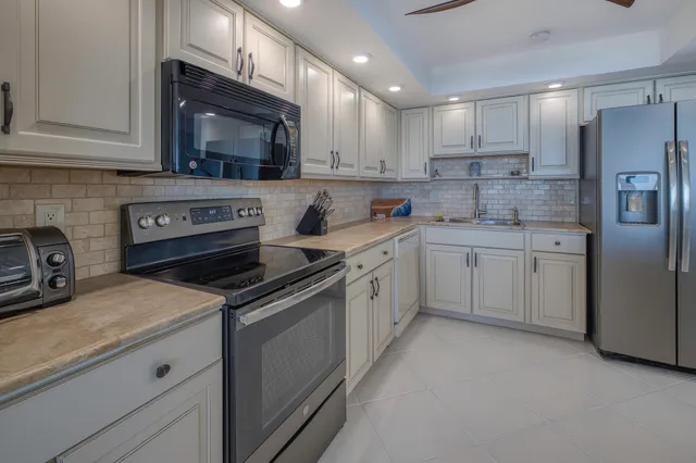 $3,750 | 10410 South Ocean Drive, Unit 406, Jensen Beach, FL 34957