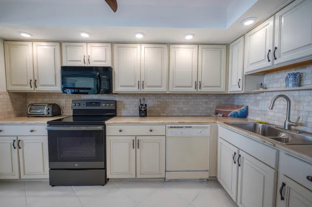 $3,750 | 10410 South Ocean Drive, Unit 406, Jensen Beach, FL 34957