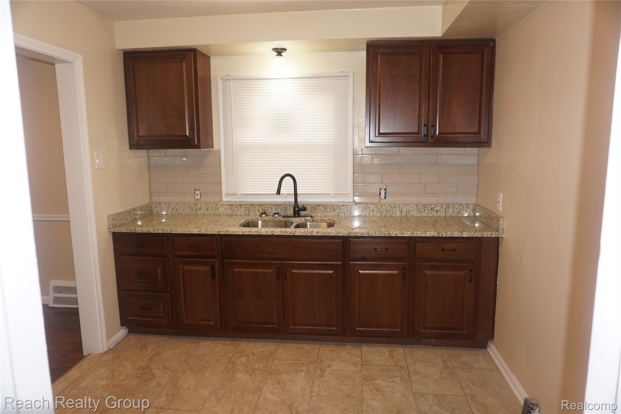 19738 Edinborough Road Detroit, MI 48219 - Photo 10 of 29 DSC00803.JPG