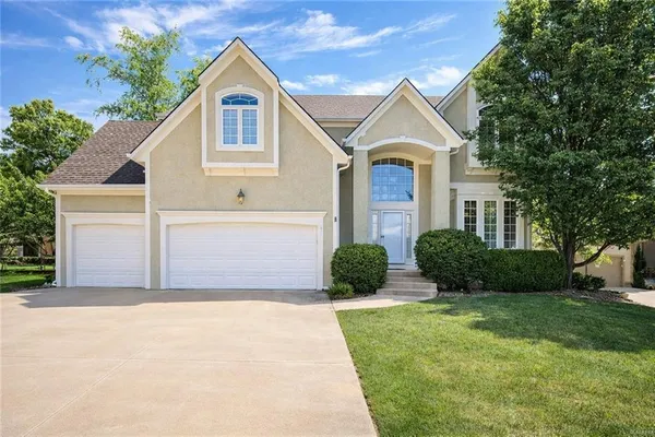 $545,000 | 237 Northeast Hidden Ridge Circle, Lee's Summit, MO 64064