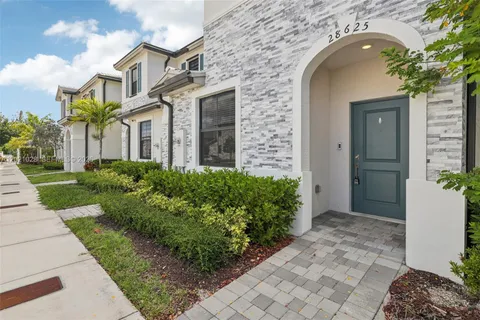$389,900 | 28625 Southwest 132nd Court, Homestead, FL 33033