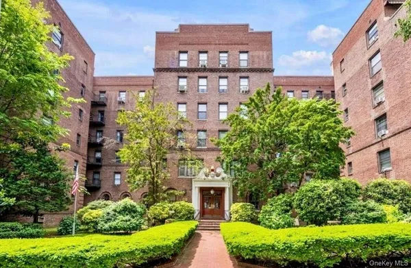 $419,000 | 83-80 118th Street, Unit 4A | Kew Gardens