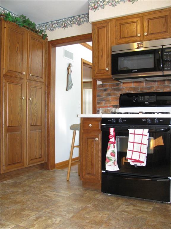 809 East Jamestown Road Jamestown, PA 16134 - Photo 7 of 25 PANTRY AND APPLIANCE PACKAGE