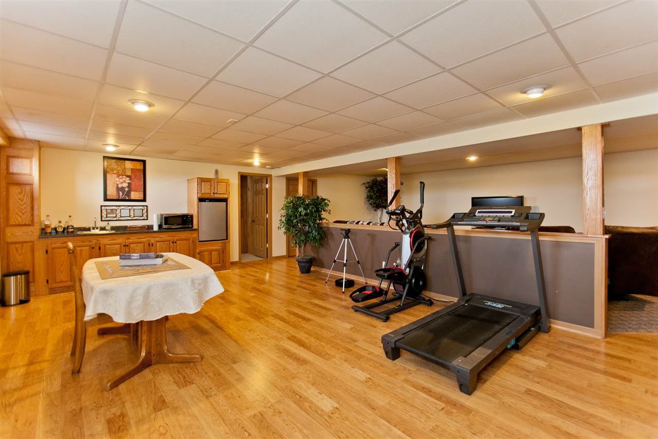 1845 Honey Creek Road Manchester, IA 52057 - Photo 26 of 48 Gallery Image 26
