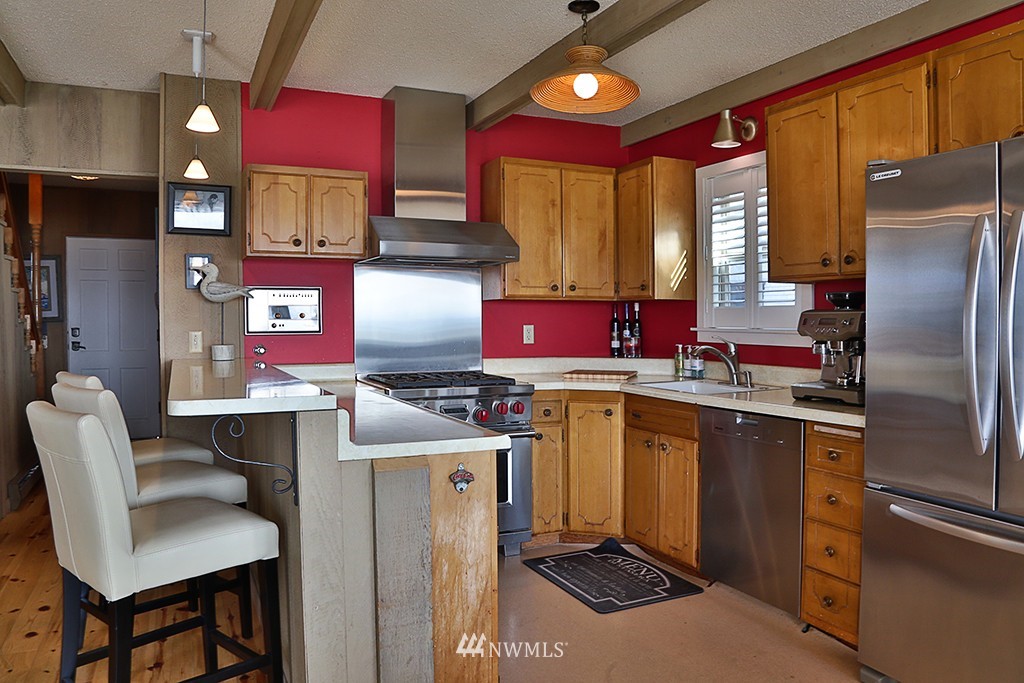 2476 Sunlight Beach Road Clinton, WA 98236 - Photo 2 of 23 Gallery Image 2
