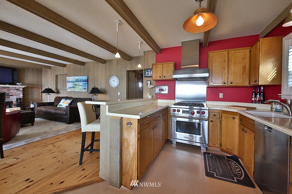 2476 Sunlight Beach Road Clinton, WA 98236 - Photo 3 of 23 Gallery Image 3