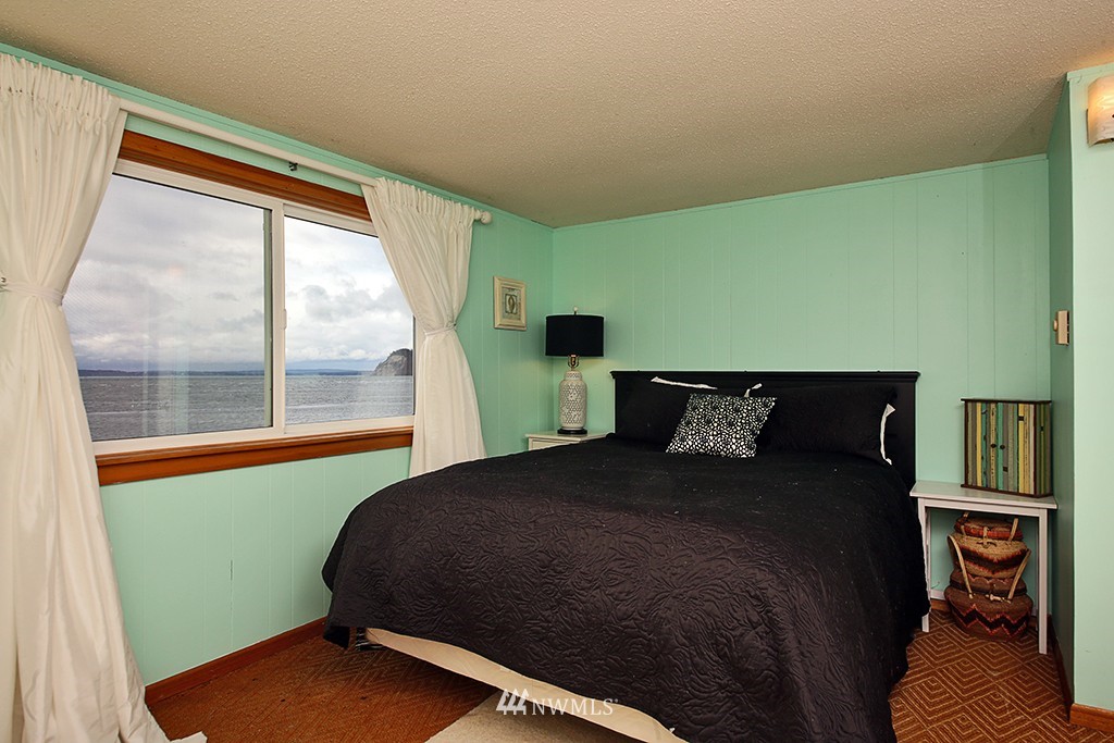 2476 Sunlight Beach Road Clinton, WA 98236 - Photo 9 of 23 Gallery Image 9