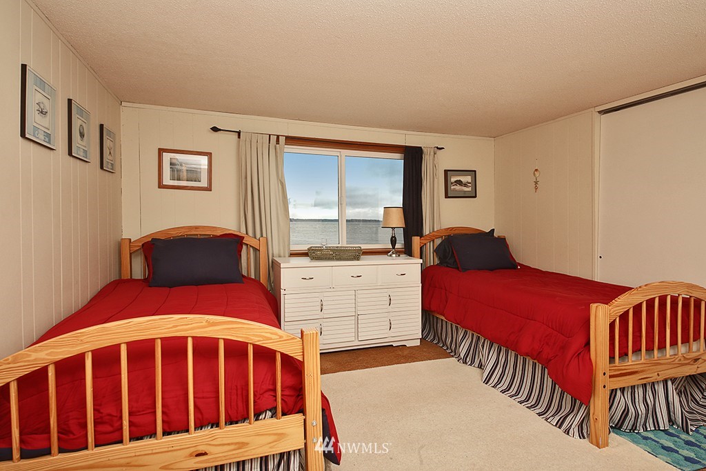 2476 Sunlight Beach Road Clinton, WA 98236 - Photo 10 of 23 Gallery Image 10