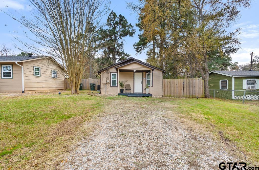 10124 County Road 280 Tyler, TX 75702 - Photo 2 of 47 a front view of house with yard and green space