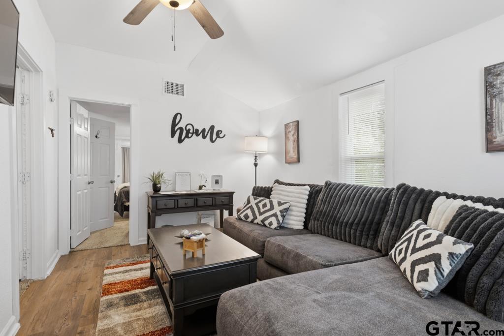 10124 County Road 280 Tyler, TX 75702 - Photo 29 of 47 a living room with furniture