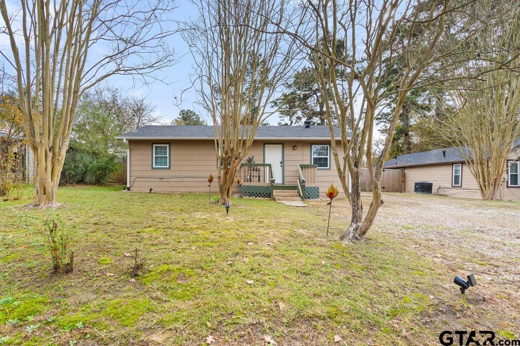 10124 County Road 280 Tyler, TX 75702 - Photo 6 of 47 a front view of a house with a yard