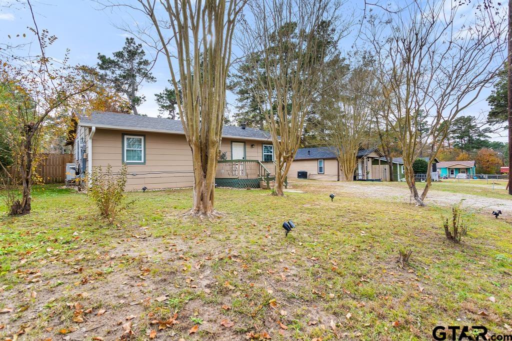 10124 County Road 280 Tyler, TX 75702 - Photo 7 of 47 a house with swimming pool in front of it
