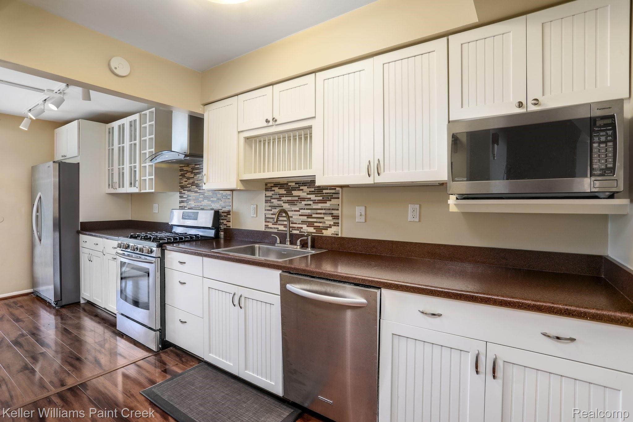 6645 Andersonville Road Clarkston, MI 48346 - Photo 4 of 30 10-web-or-mls-6645 Andersonville Road Clarkston019.jpg