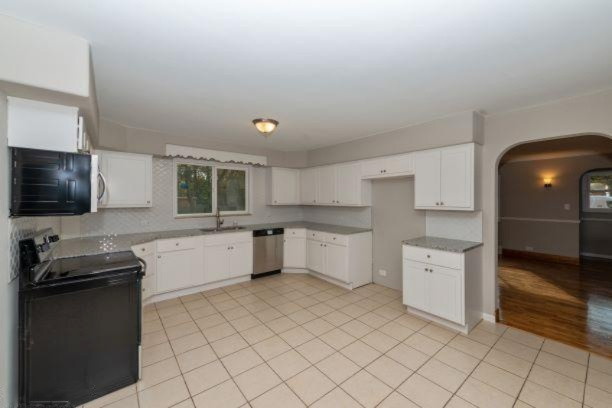 1090 West Giles Road Muskegon, MI 49445 - Photo 6 of 25 06_1090WGILESROAD_2006_HiRes