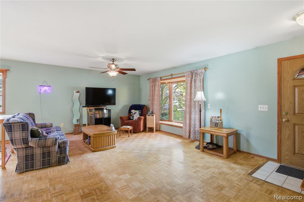 3931 Mildred Avenue Rochester Hills, MI 48309 - Photo 5 of 39