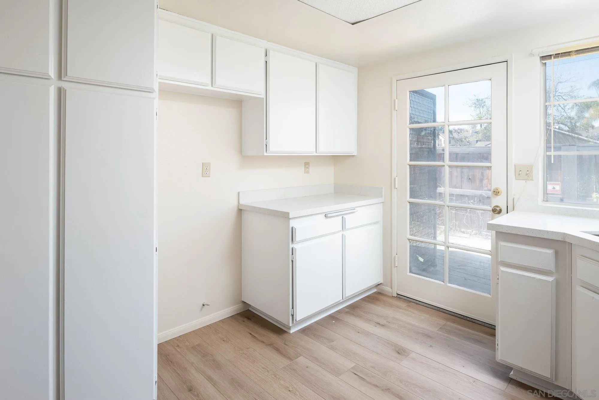 467 Nantucket Glen Escondido, CA 92027 - Photo 11 of 26 a view of cabinets and wooden floor