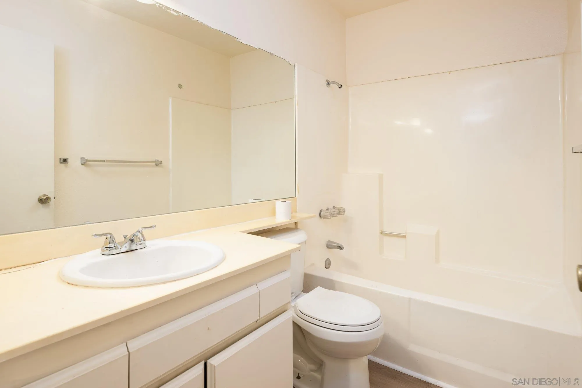 467 Nantucket Glen Escondido, CA 92027 - Photo 20 of 26 a bathroom with a sink a toilet and shower