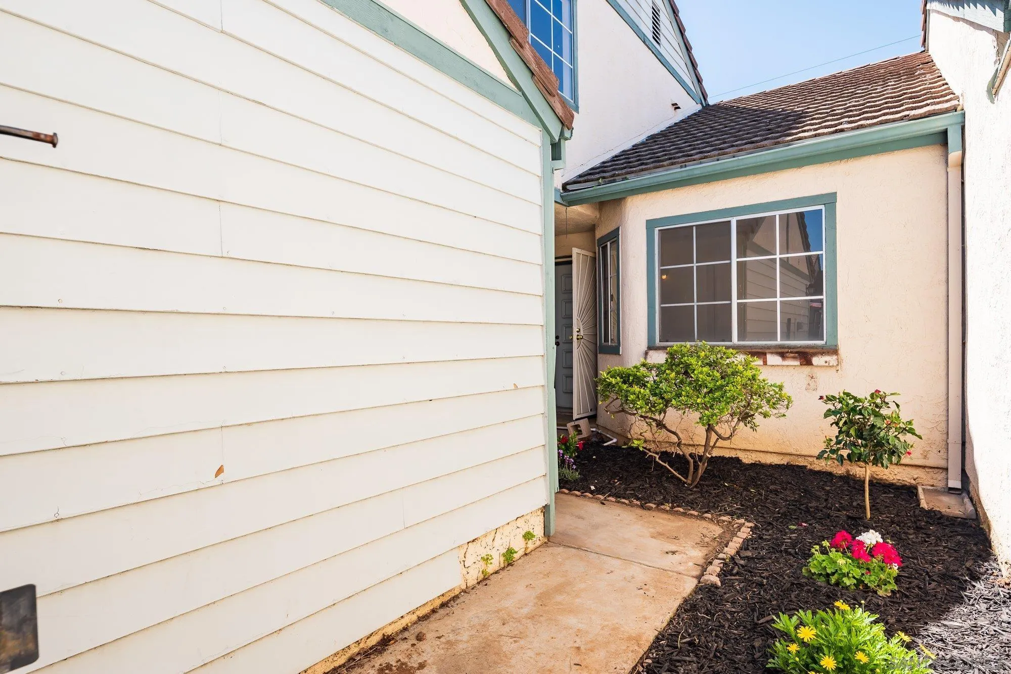 467 Nantucket Glen Escondido, CA 92027 - Photo 2 of 26 a front view of a house